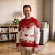 Pull de Noël homme rouge et blanc à traîneau porté dans un coin lecture