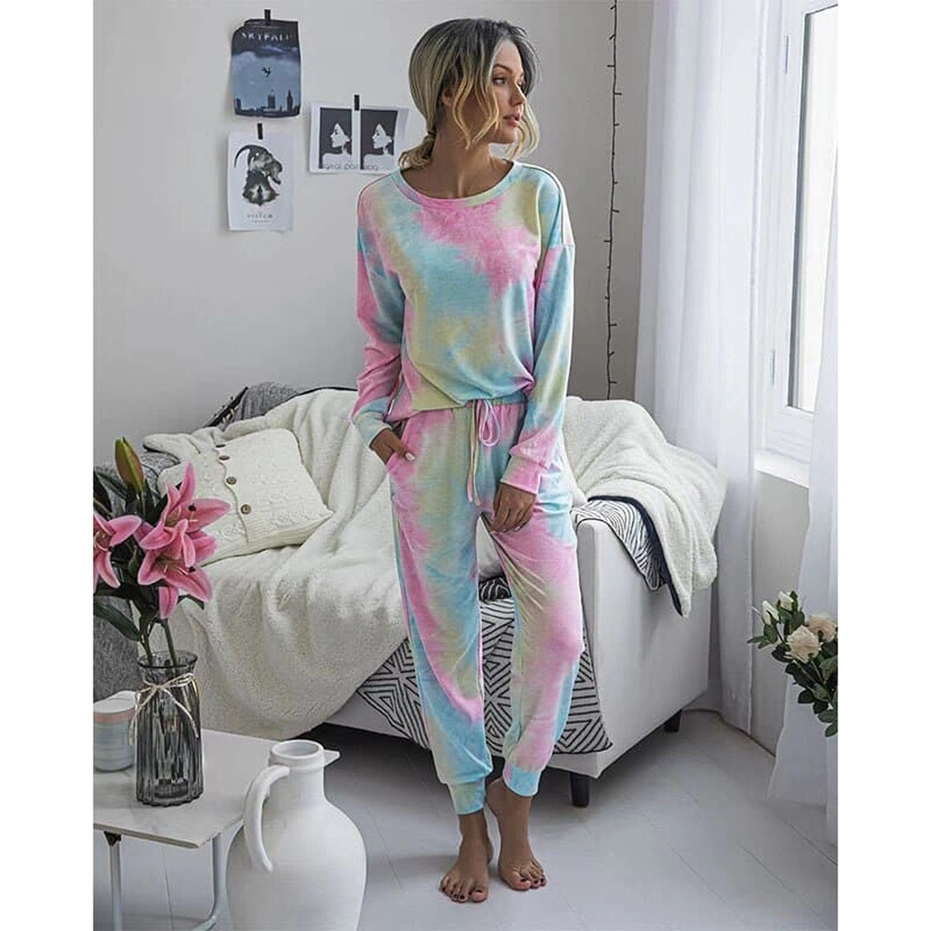 Ensemble tie and dye pastel rose et bleu porté, seconde vue