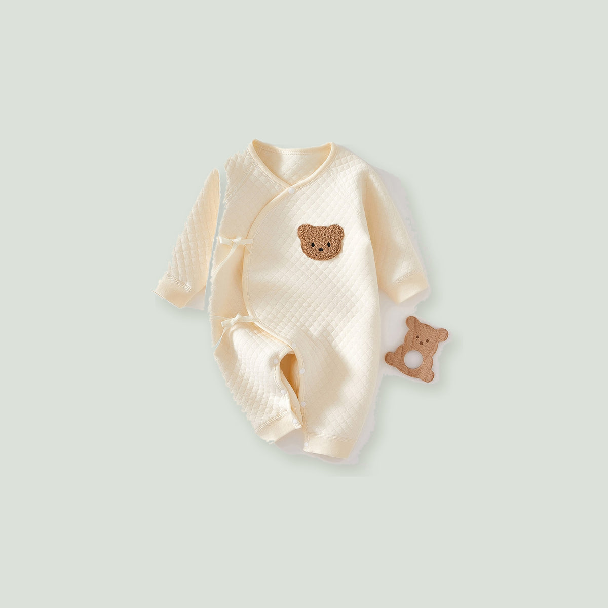 Barboteuse cache-cœur beige pour bébé vue en entier