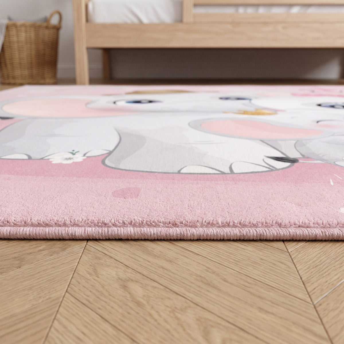 Le bord du tapis et son épaisseur sur le parquet