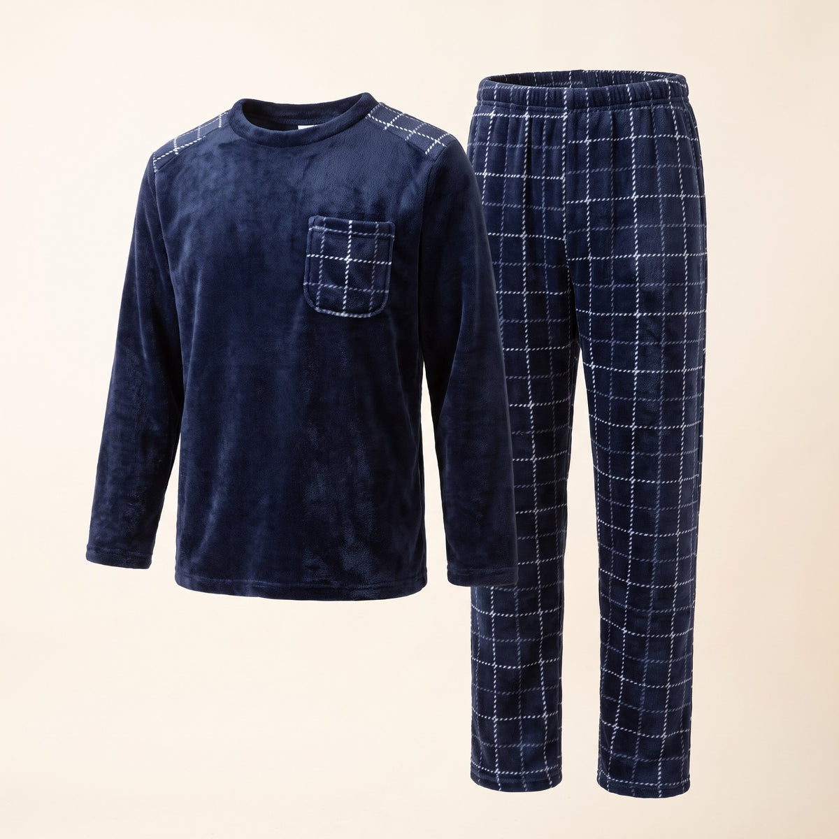 Pyjama polaire bleu marine présenté sans corps, haut uni et pantalon à carreaux blancs