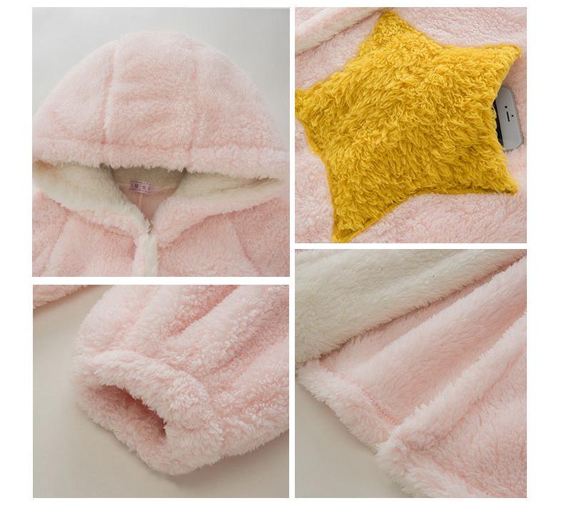 Peignoir à capuche en peluche