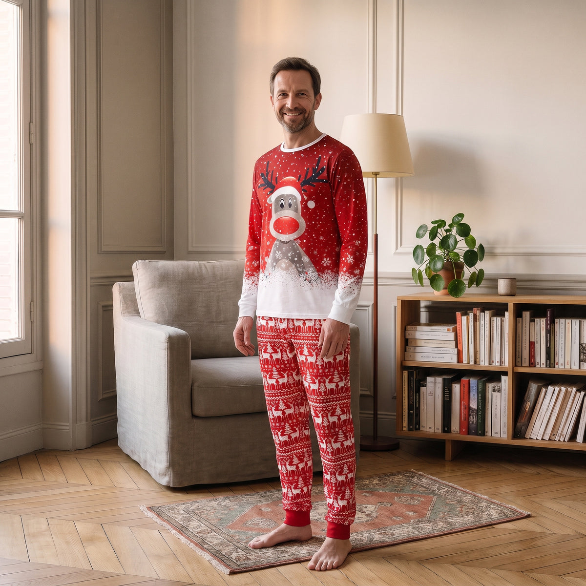 Pyjama de Noël rouge à renne porté par un homme, modèle homme
