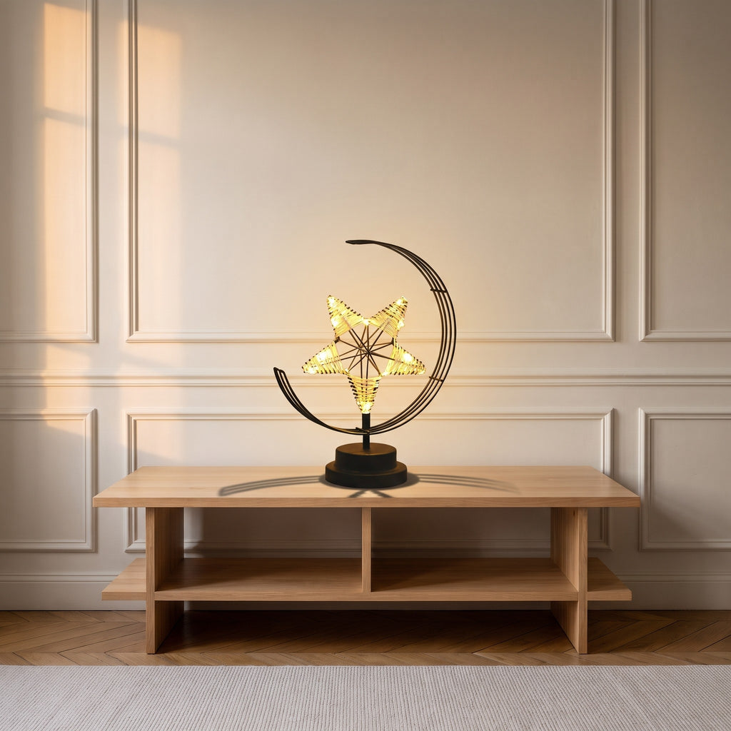 Lampe de table en forme d'étoile et de lune, modèle noir, posée sur une console en bois