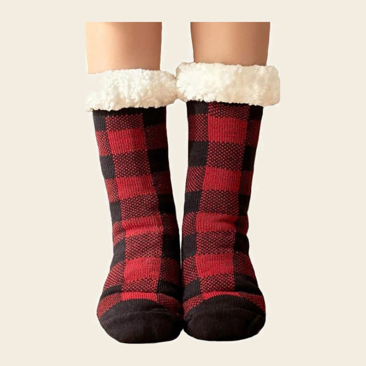 Chaussettes rouge foncé à carreaux portées avec revers fourré