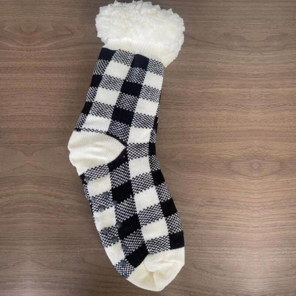 Chaussettes blanches et noires à carreaux avec revers fourré
