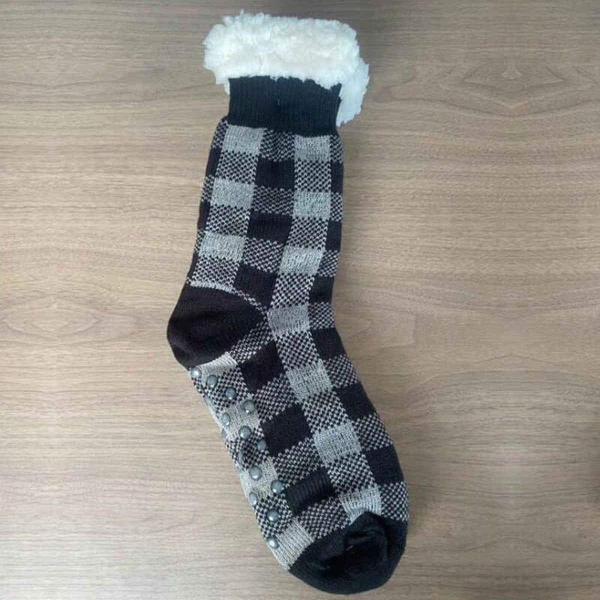 Chaussette grise à carreaux vue côté semelle antidérapante