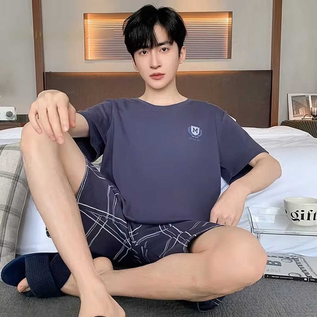 Pyjama d'été homme aux détails contrastés, modèle Marine à écusson rond