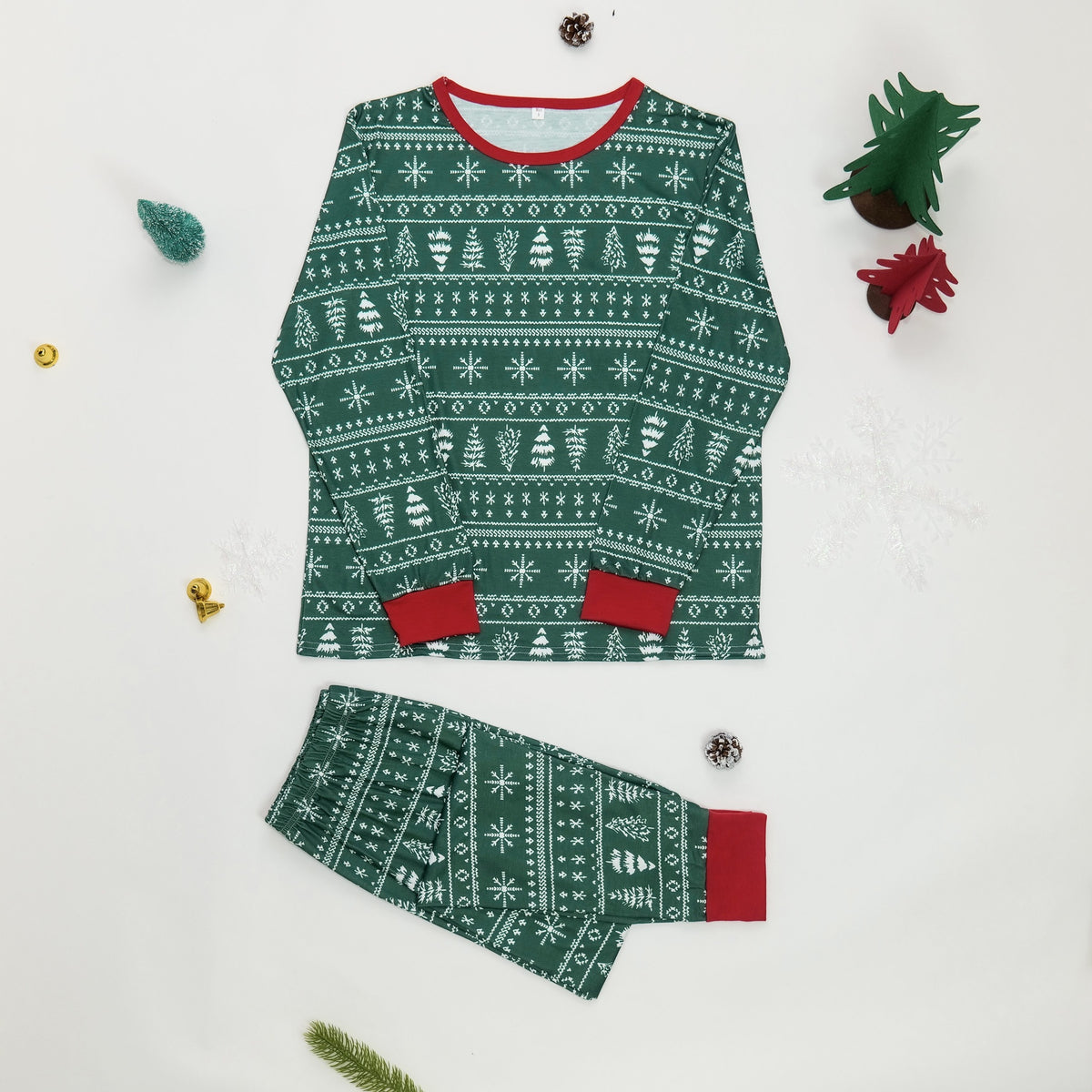 Ensemble homme du pyjama de Noël vert à motif hivernal, à plat