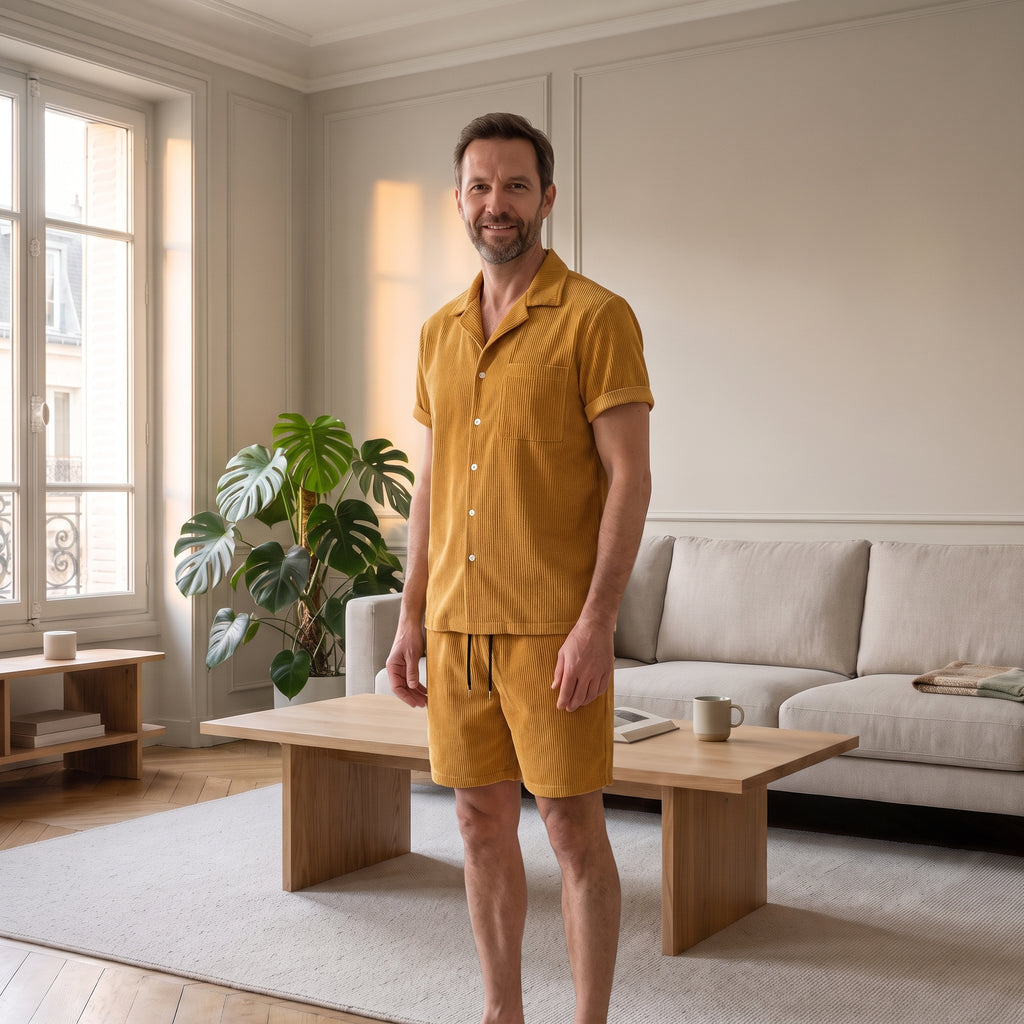 Ensemble velours côtelé jaune porté en pied