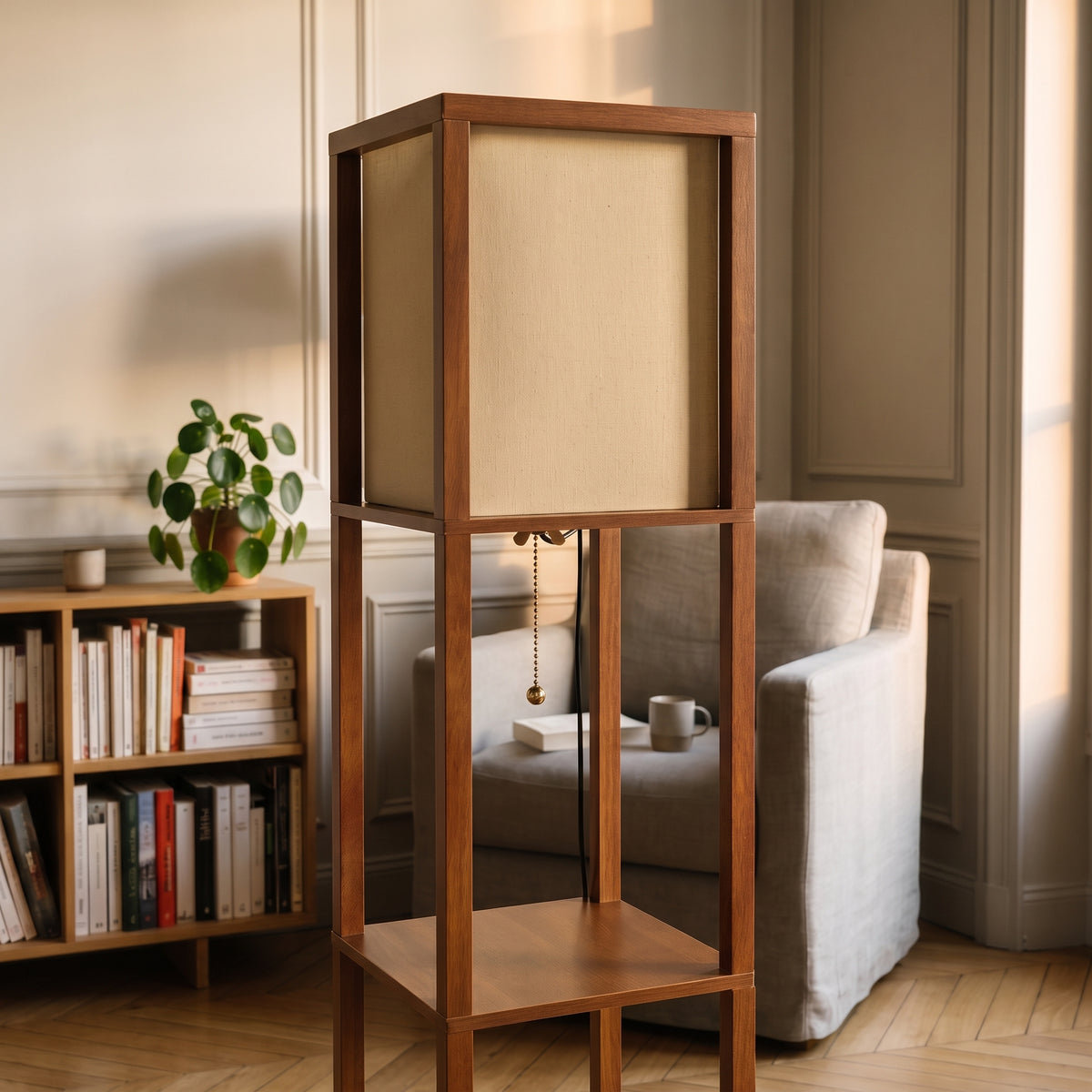 Détail du lampadaire étagère marron avec abat-jour, chaînette et tablette