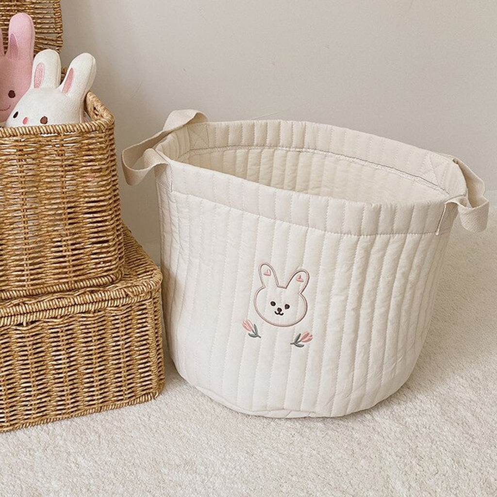 Panière à couches en coton brodé, format M, motif tête de lapin et fleurs, vue produit
