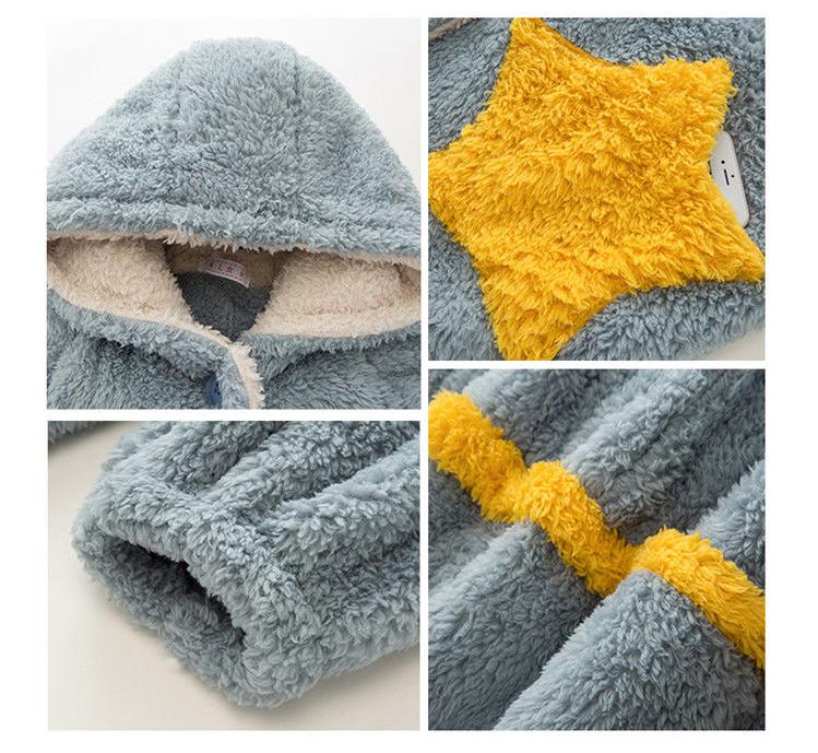 Peignoir à capuche en peluche