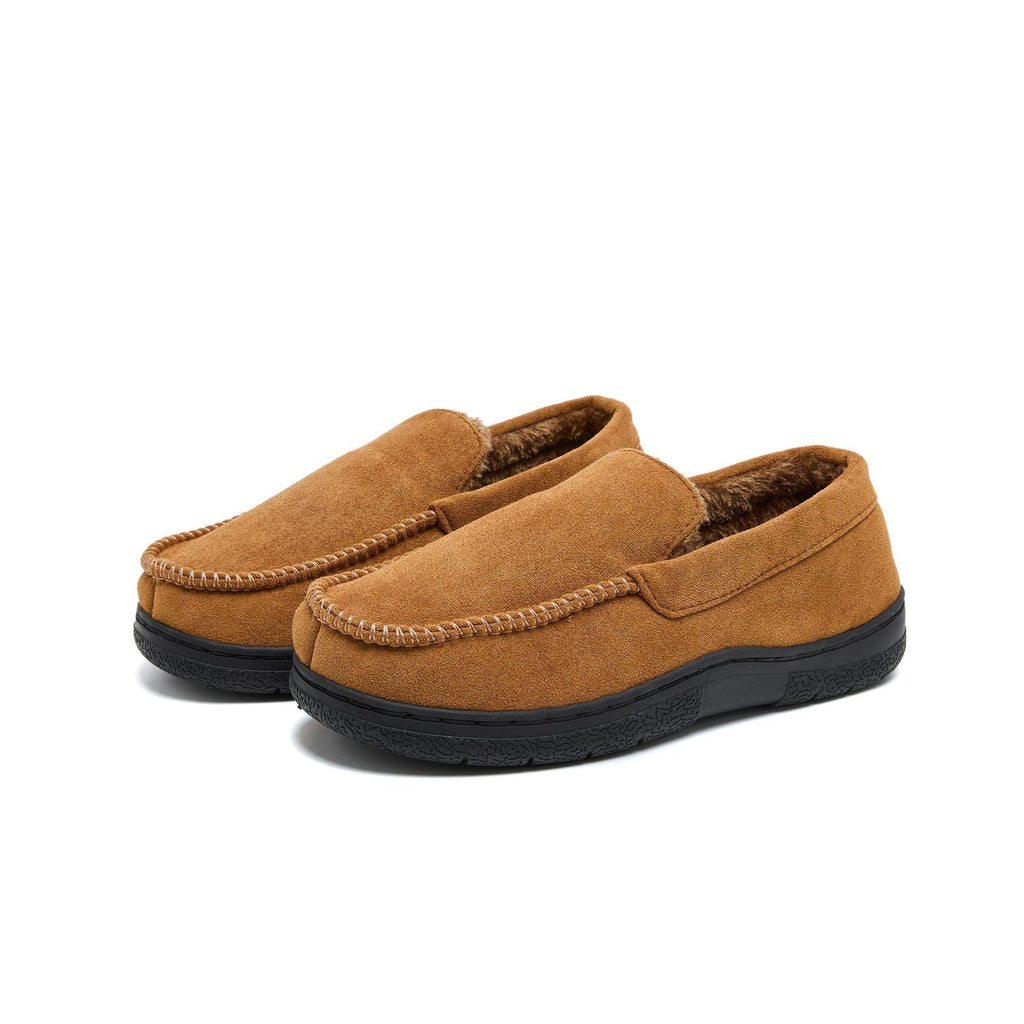 Mocassins chaussons homme marron foncé sur fond blanc