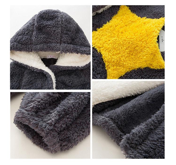 Peignoir à capuche en peluche
