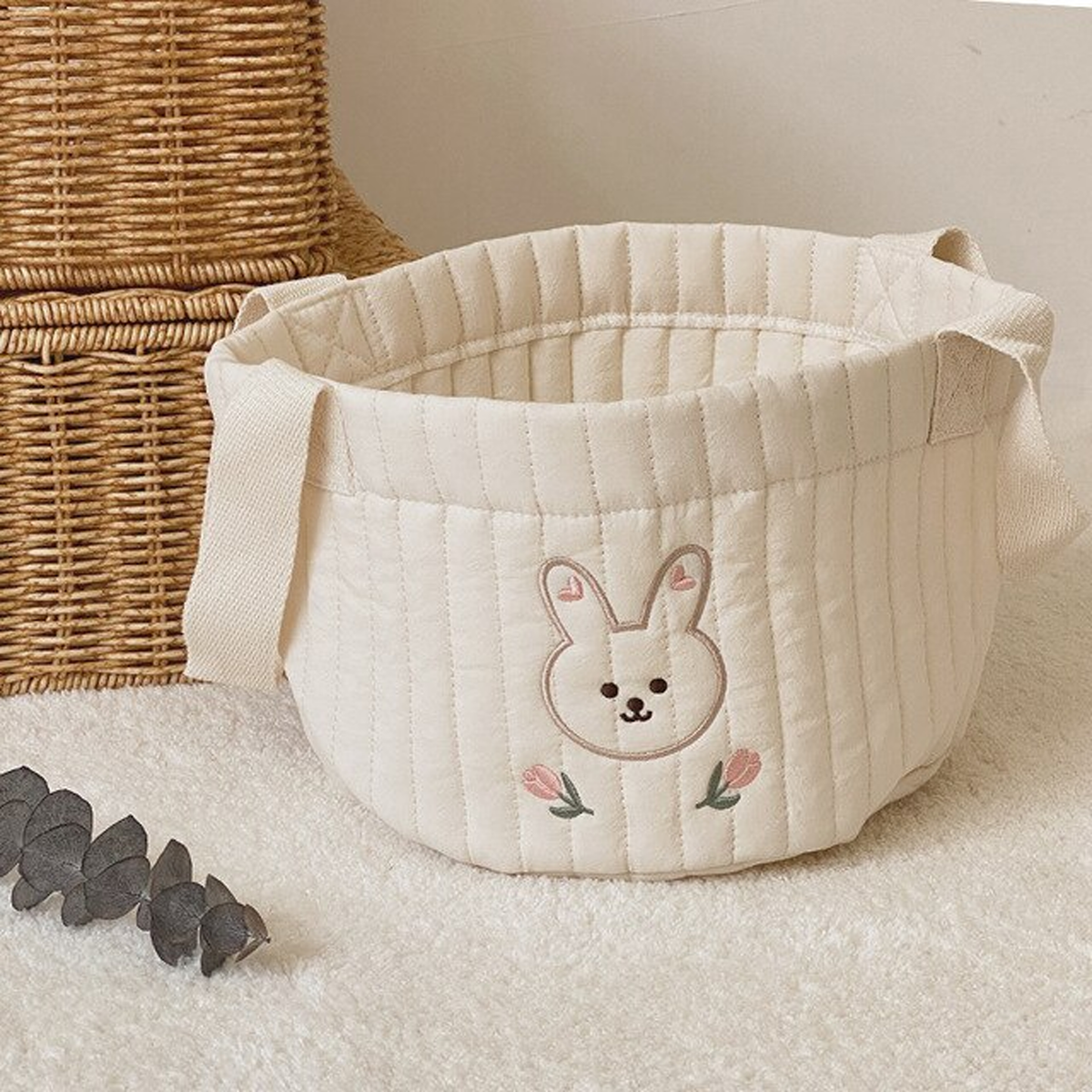 Panière à couches en coton brodé, format S, motif tête de lapin et fleurs, vue produit