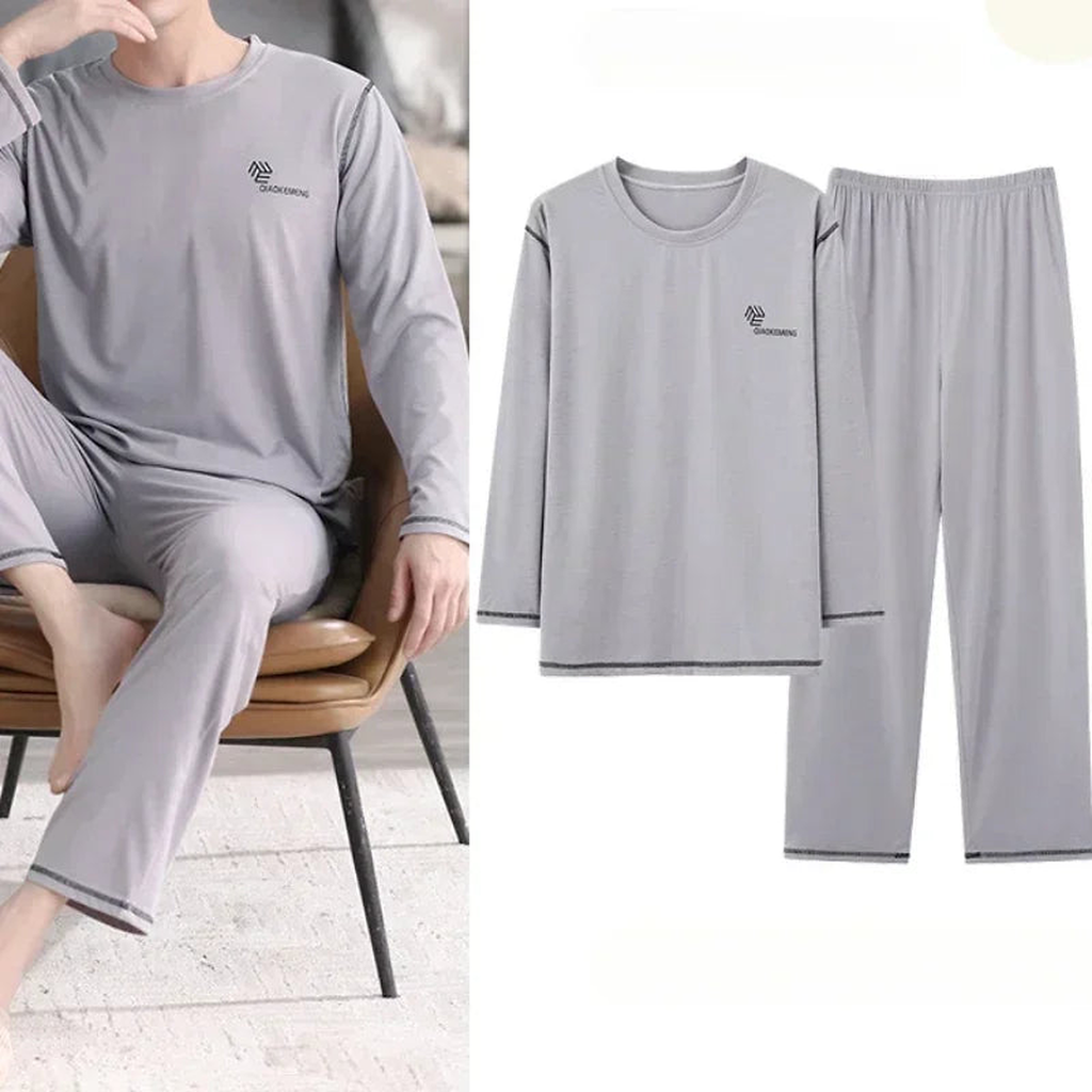 Ensemble d'intérieur gris clair pour homme, vue portée