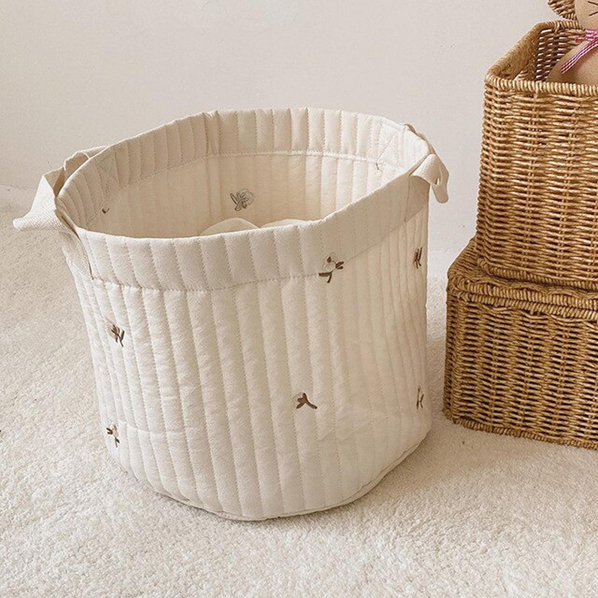 Panière à couches en coton brodé, format M, motif petits champignons bruns, vue produit