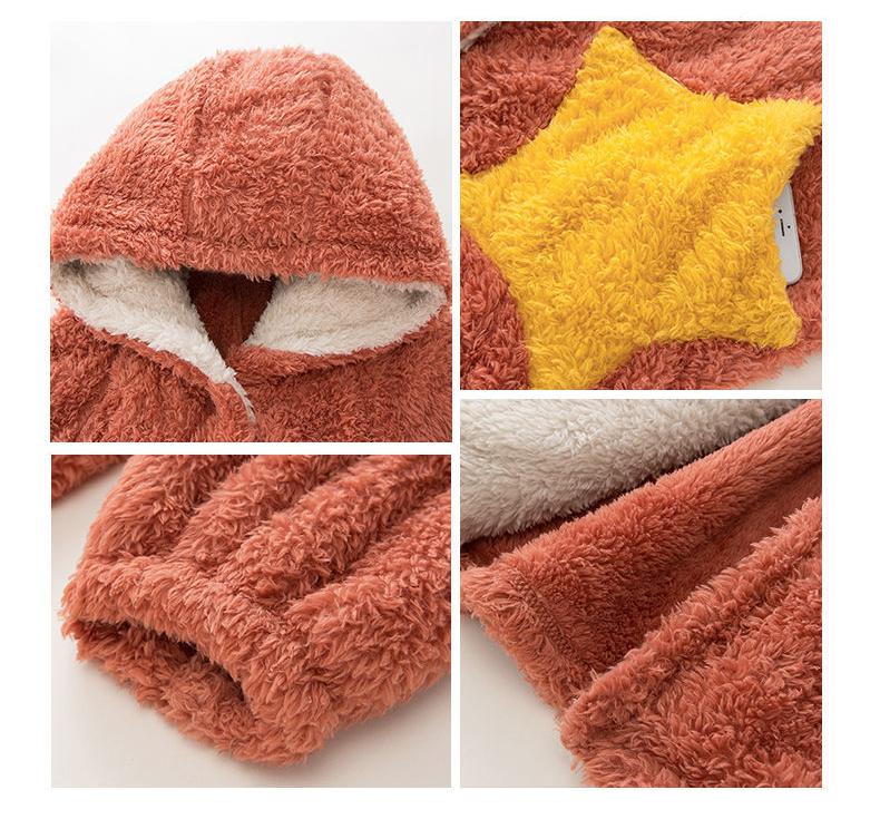 Peignoir à capuche en peluche