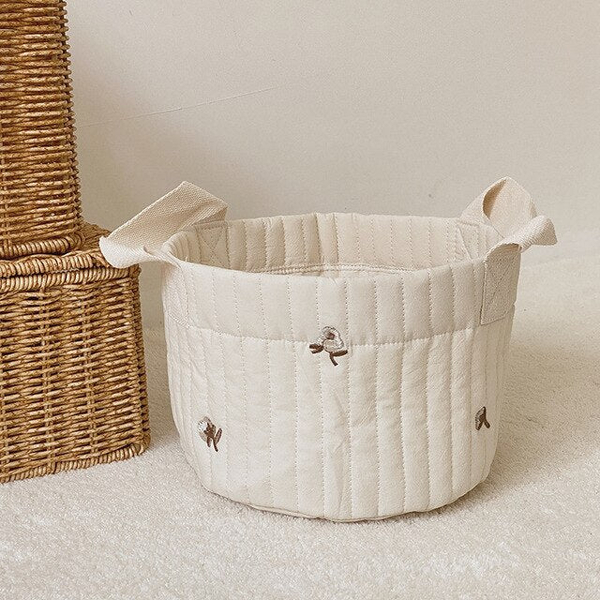 Panière à couches en coton brodé, format S, motif petits champignons bruns, vue produit