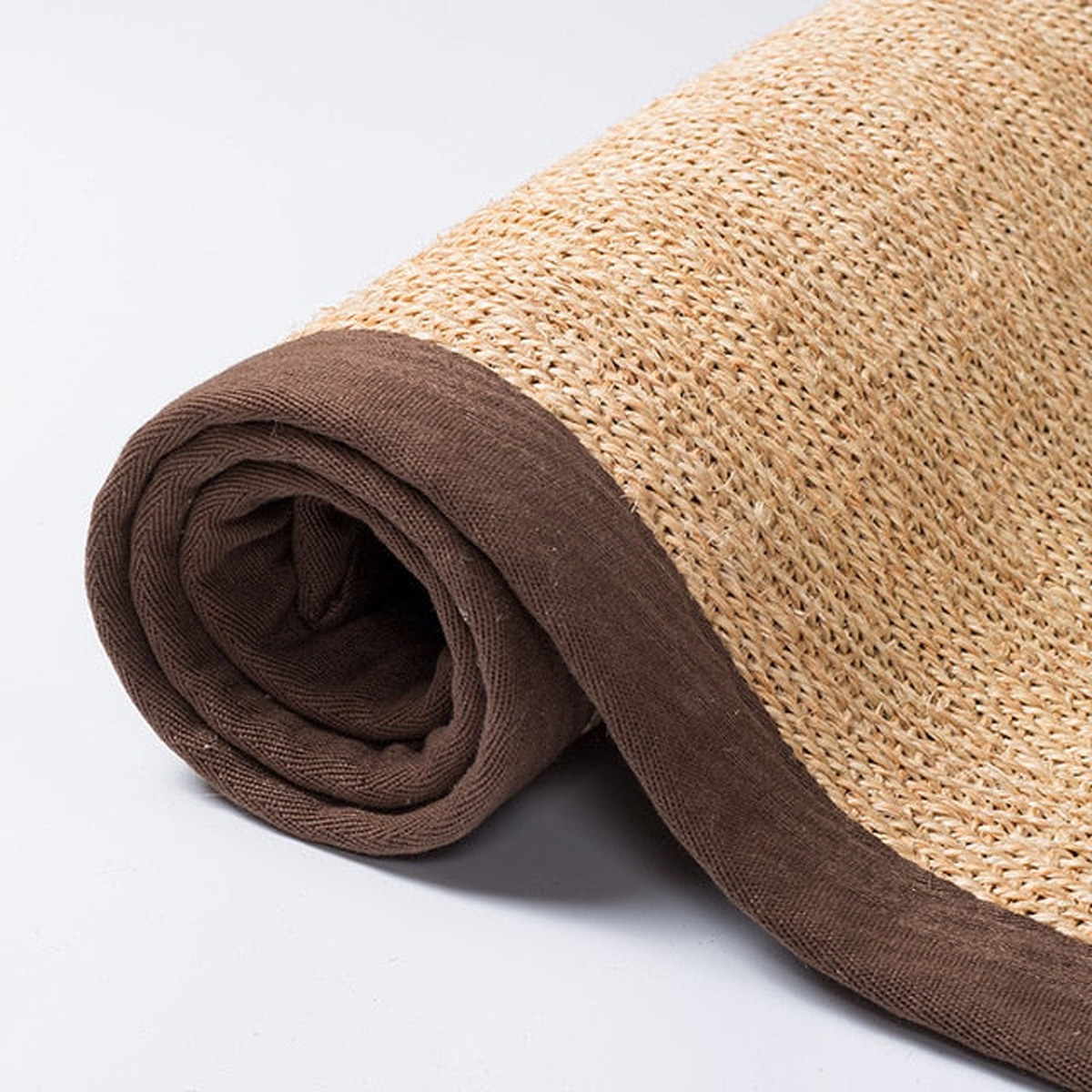 Tapis rectangulaire naturel avec bordure brun foncé