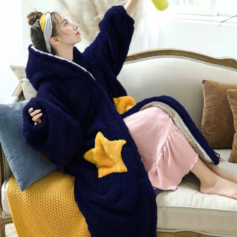 Peignoir à capuche en peluche