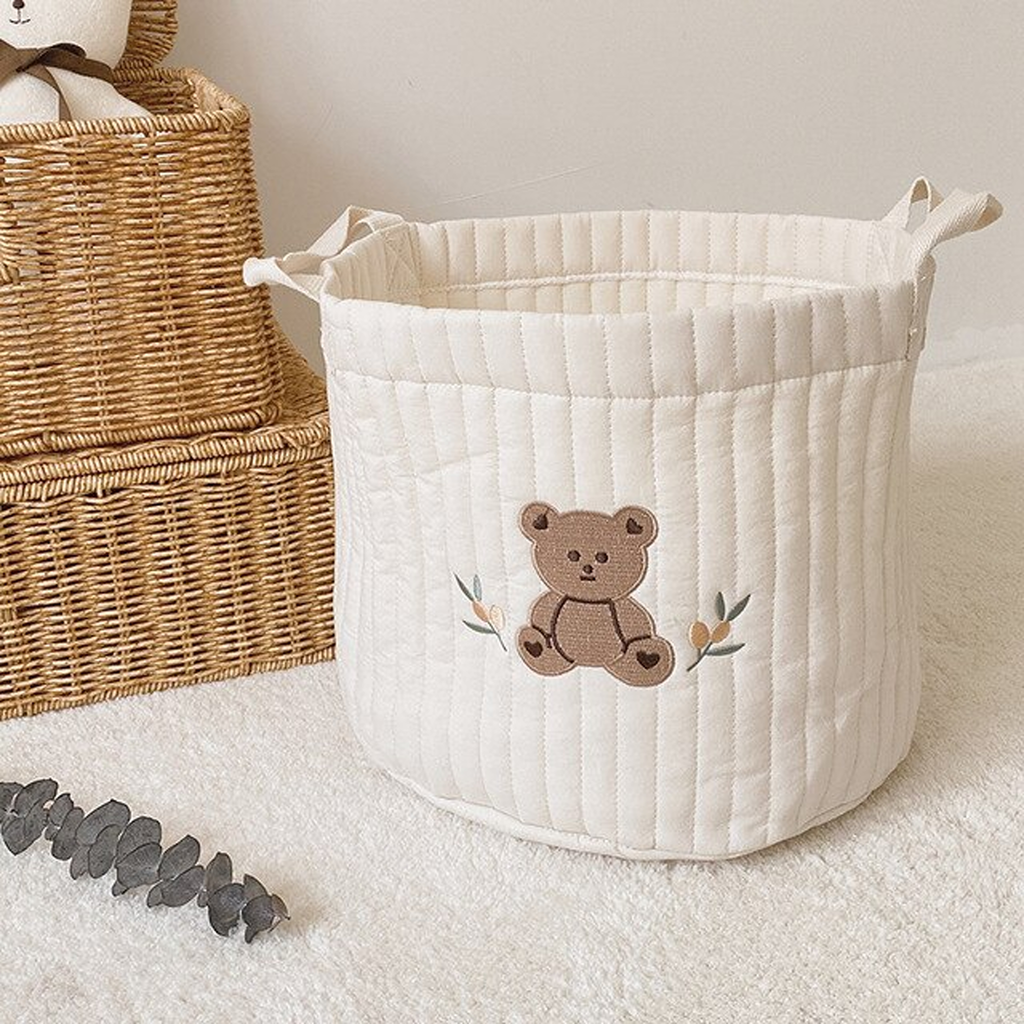 Panière à couches en coton brodé, format M, motif ours brun et feuilles, vue produit