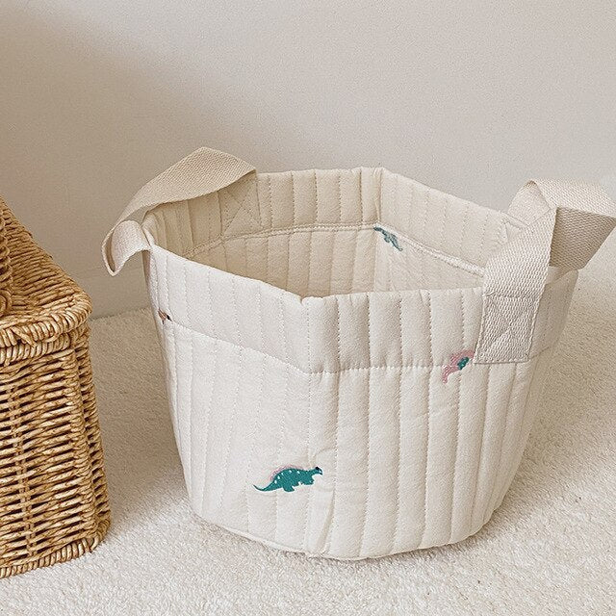 Panière à couches en coton brodé, format S, motif petits dinosaures verts, vue produit
