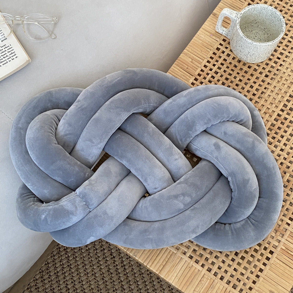 Coussin nœud en velours gris