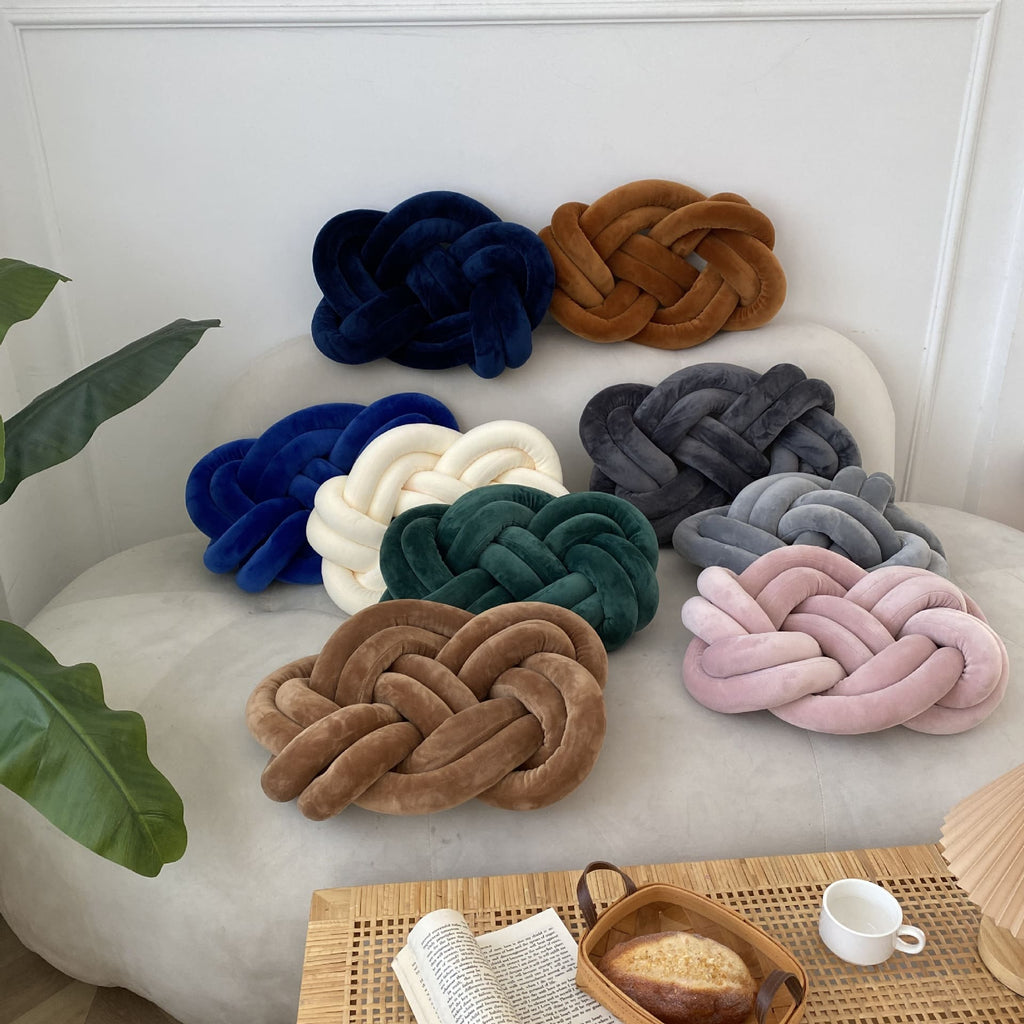Coussin nœud en velours, assortiment de coloris dans le salon