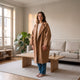 Manteau cocon très ample, coloris Camel, porté