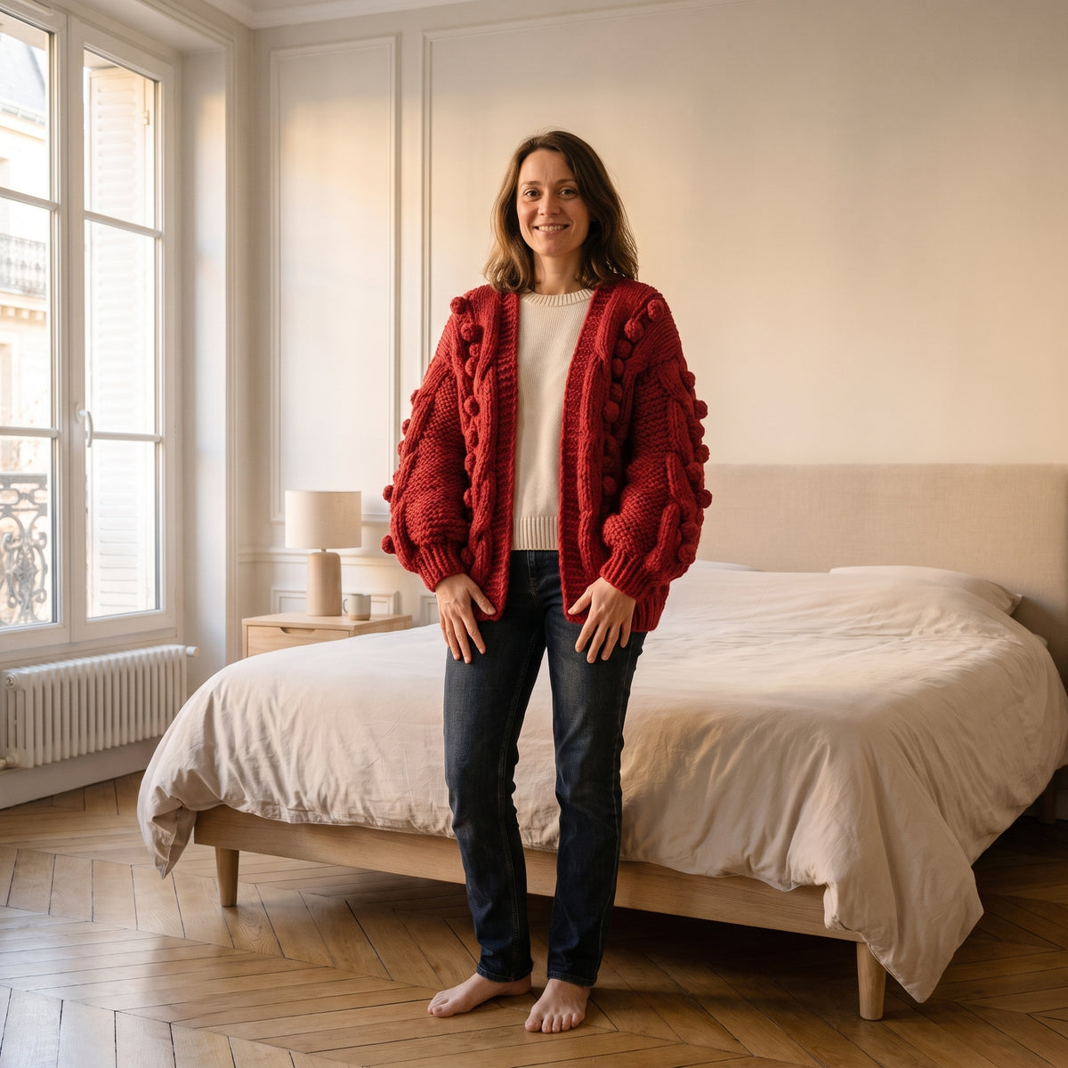 Gilet en grosse laine à bulles, coloris Rouge vif, porté