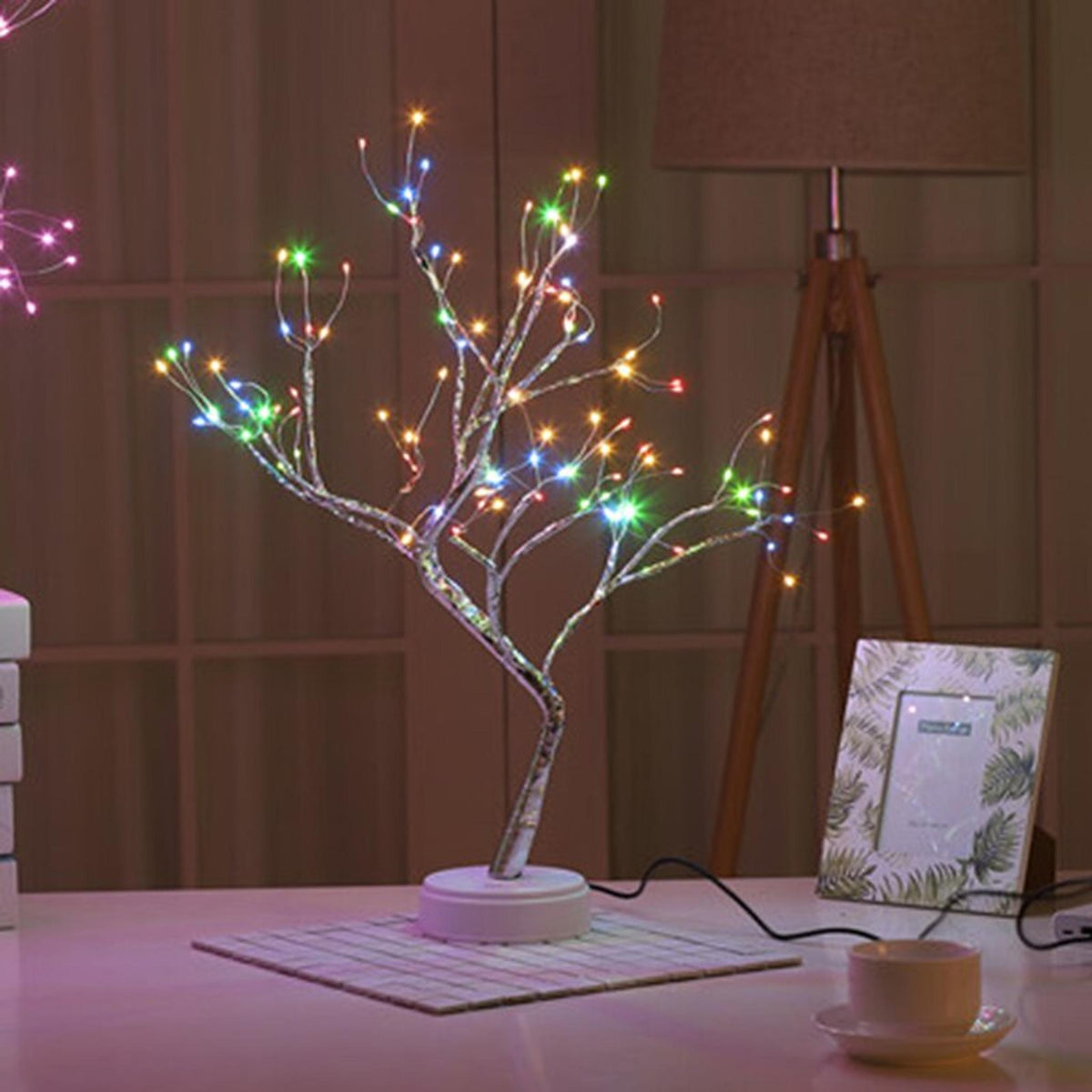 Arbre lumineux en fil de cuivre, lumière arc-en-ciel