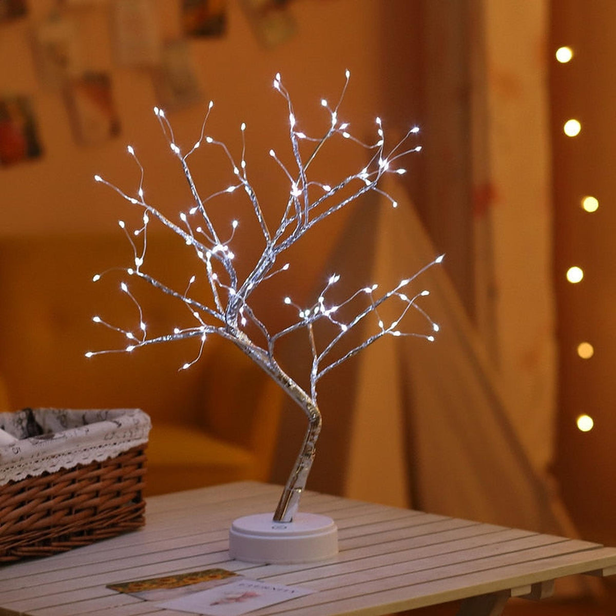 Arbre lumineux en fil de cuivre, lumière blanche