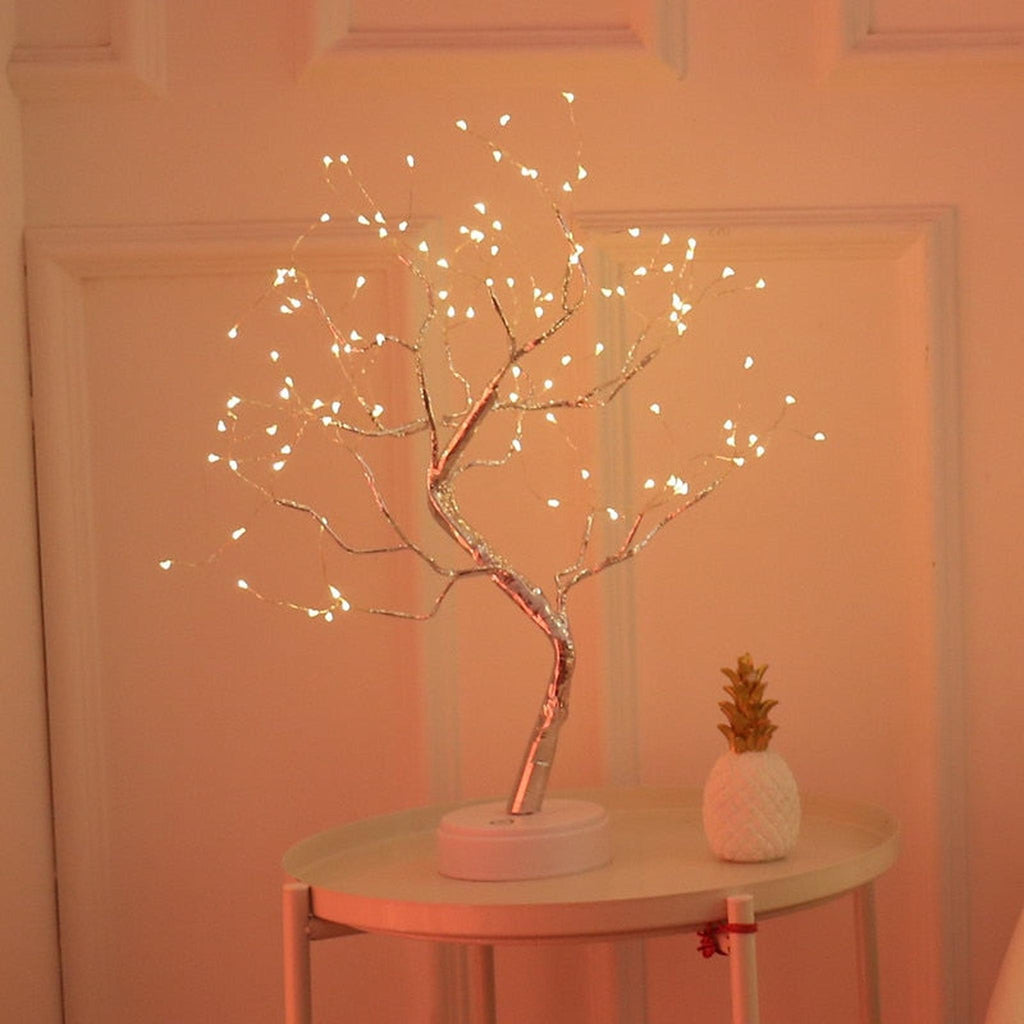 Arbre lumineux en fil de cuivre, lumière jaune