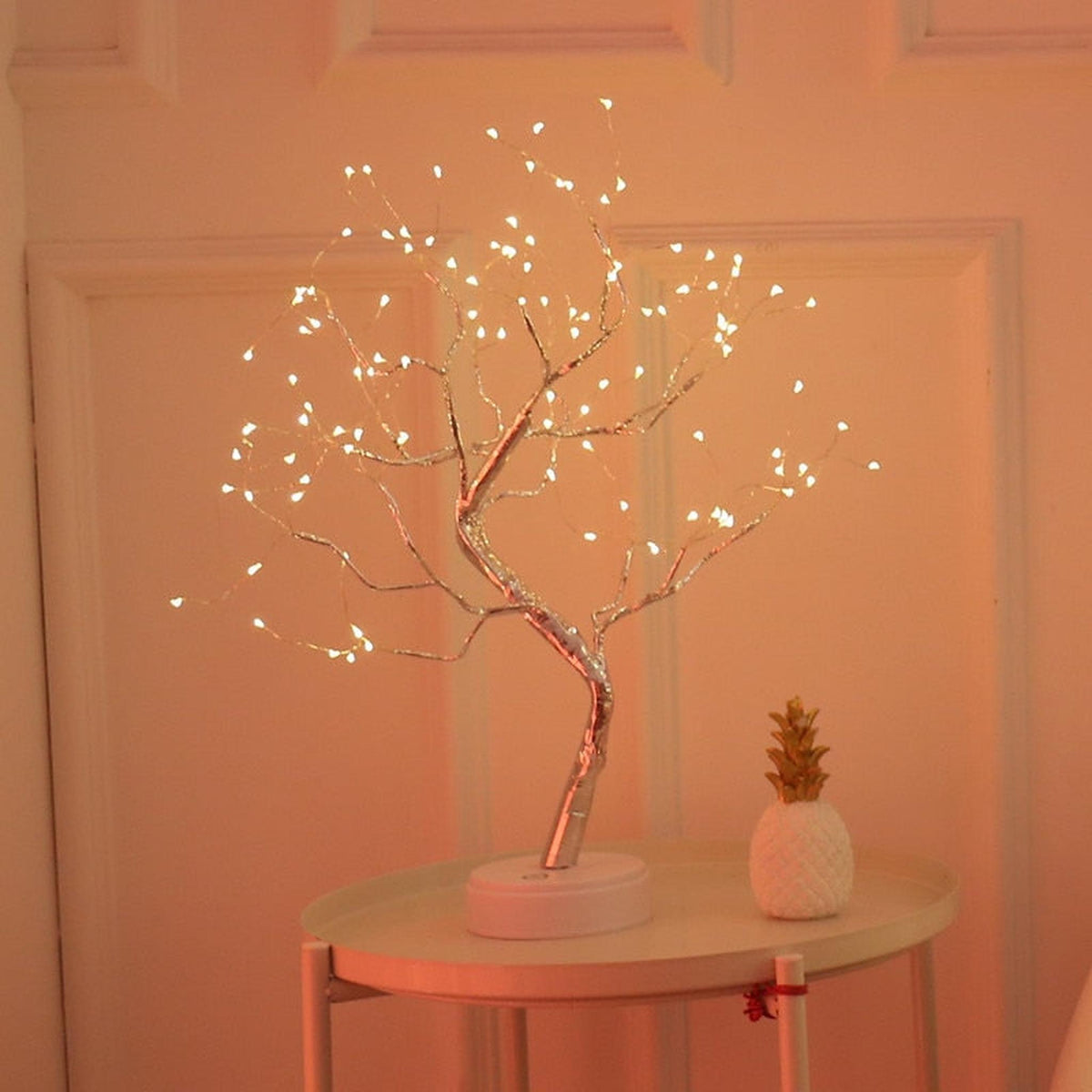Arbre lumineux en fil de cuivre, lumière jaune