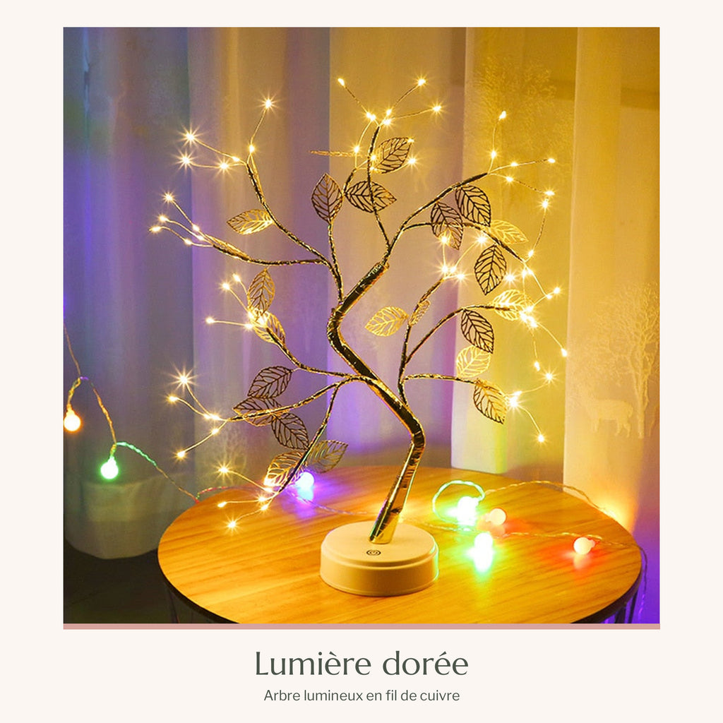 Arbre lumineux en fil de cuivre doré avec feuilles sur une table ronde
