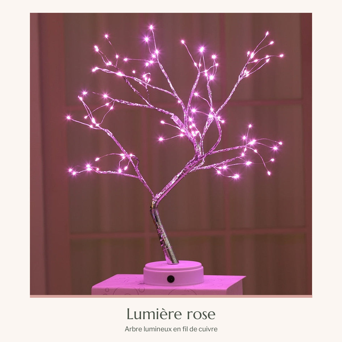 Vue rapprochée de l'arbre lumineux en fil de cuivre à lumière rose