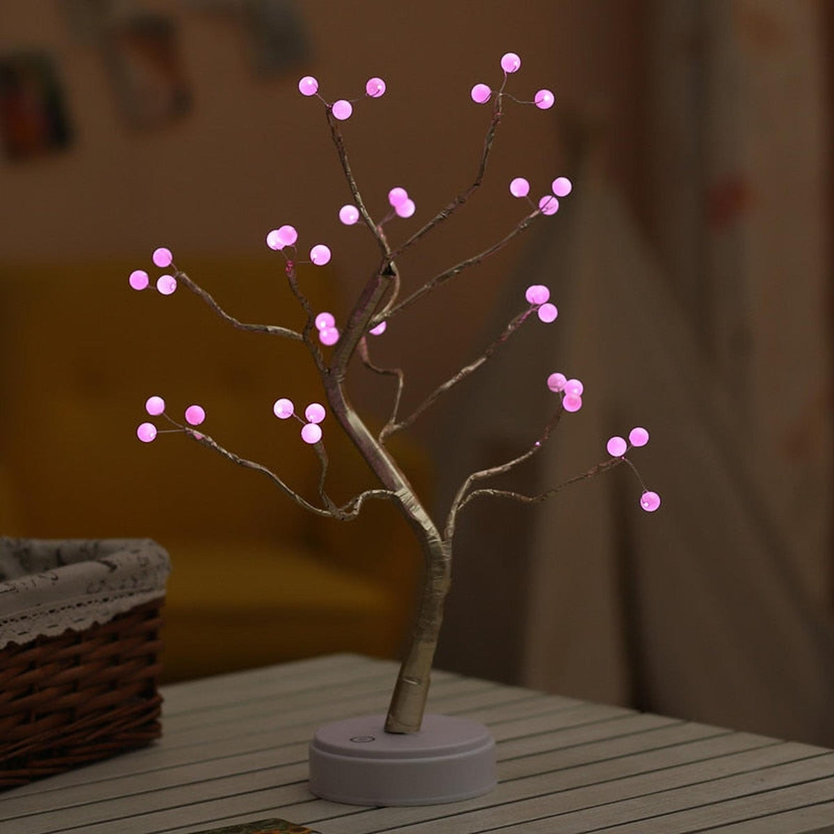 Arbre lumineux en fil de cuivre, lumière violette