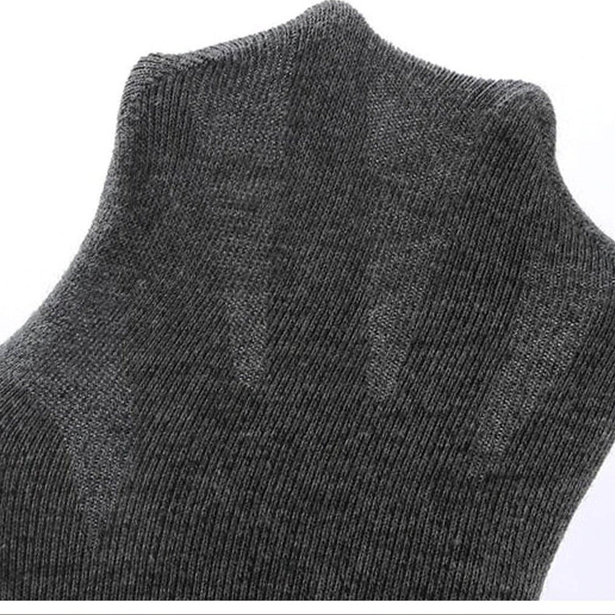 Gros plan sur la tige d une chaussette grise unie Image
