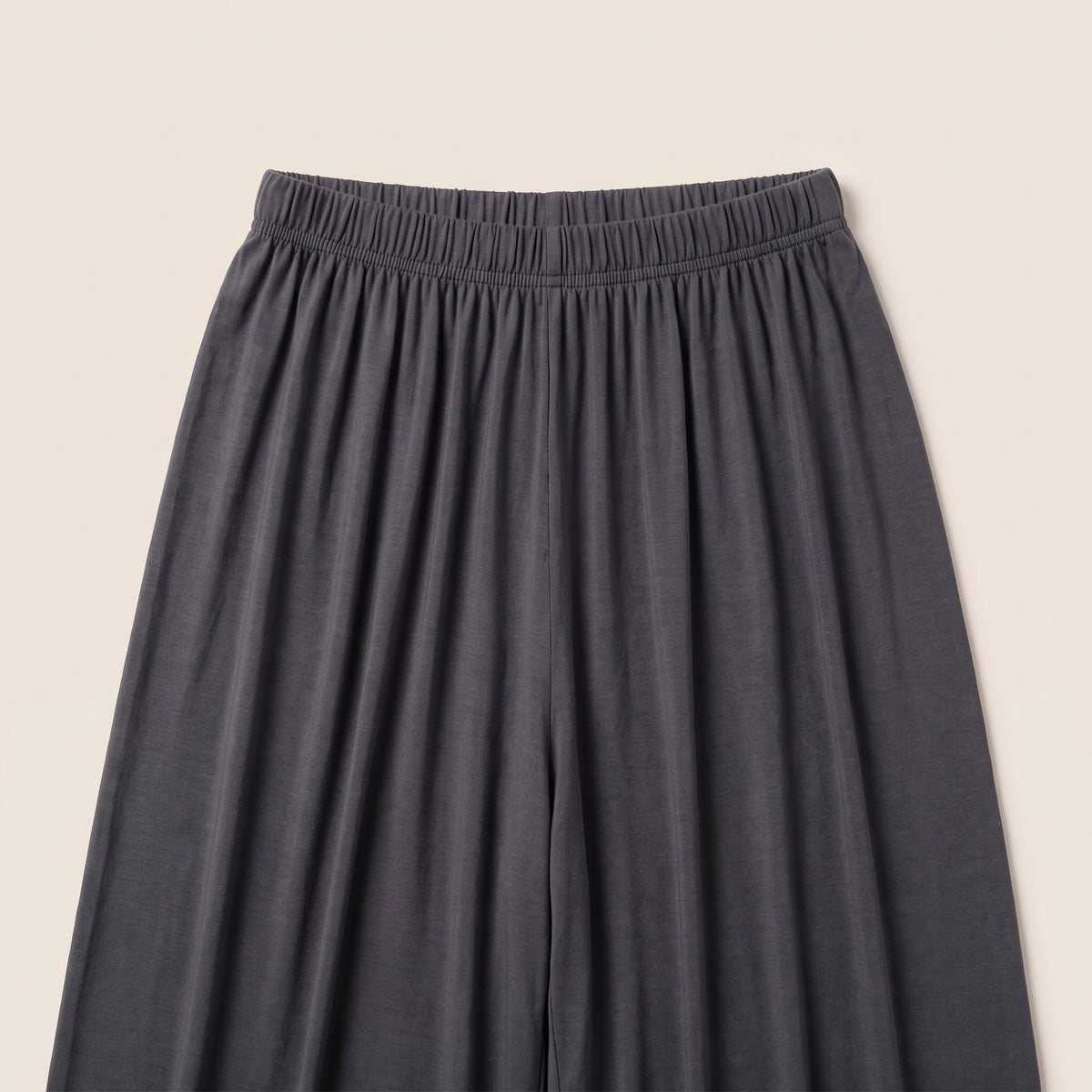 Large ceinture élastiquée d'un pantalon sarouel de yoga gris anthracite Image