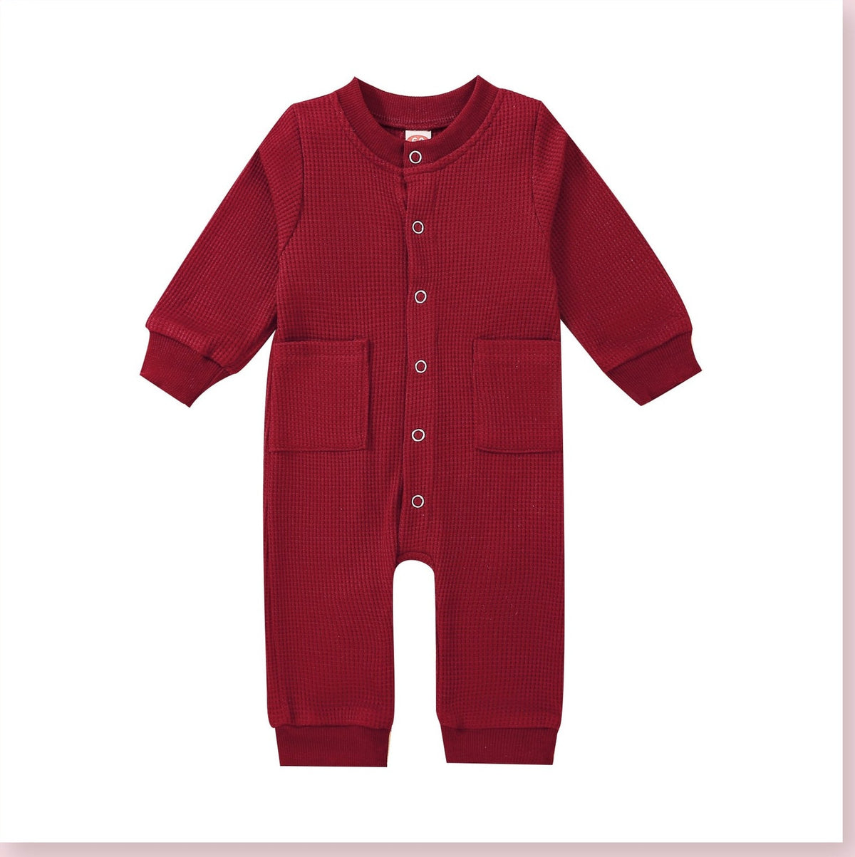 Vue entière de la barboteuse bébé rouge en maille gaufrée
