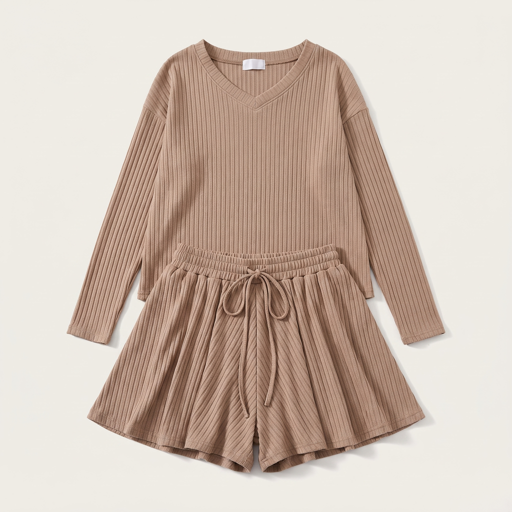 Ensemble détente beige côtelé détouré sur fond clair