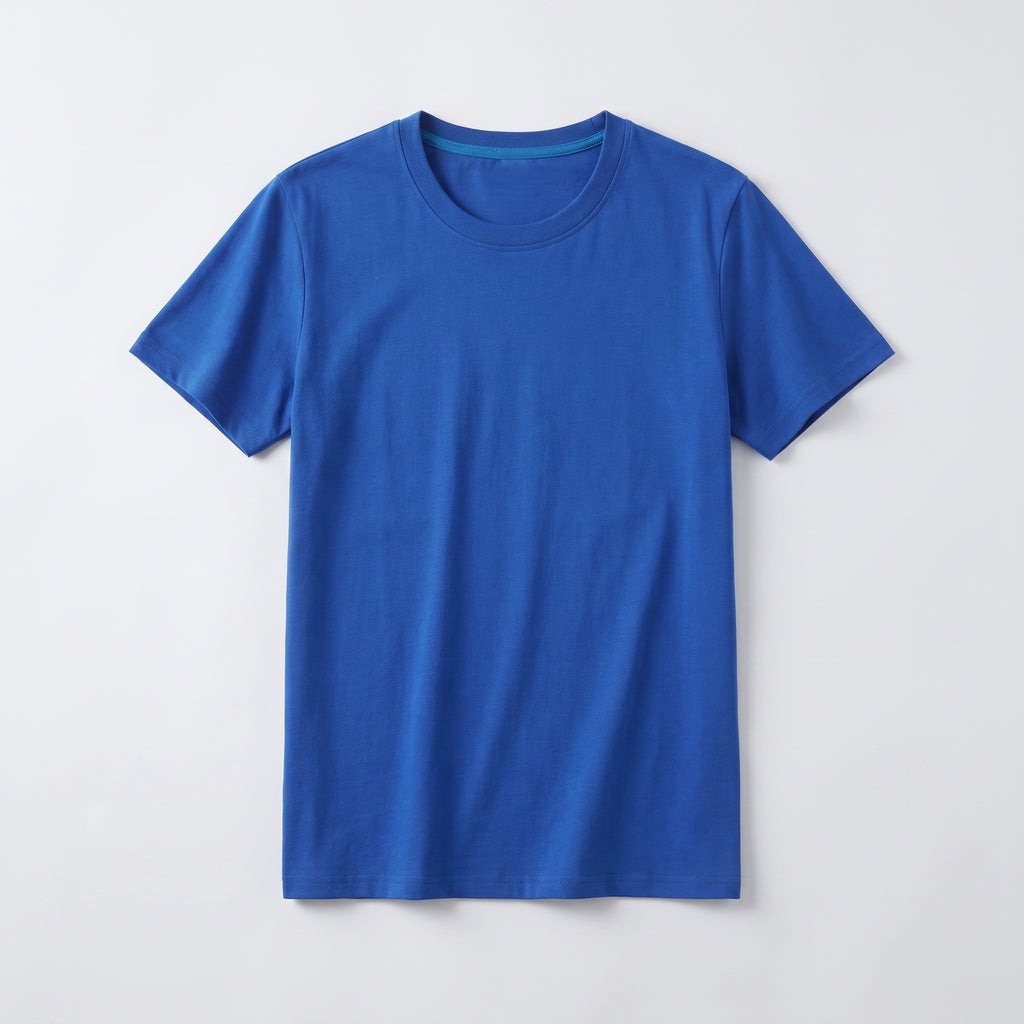 T-shirt bleu foncé en coton posé à plat, vu du dessus