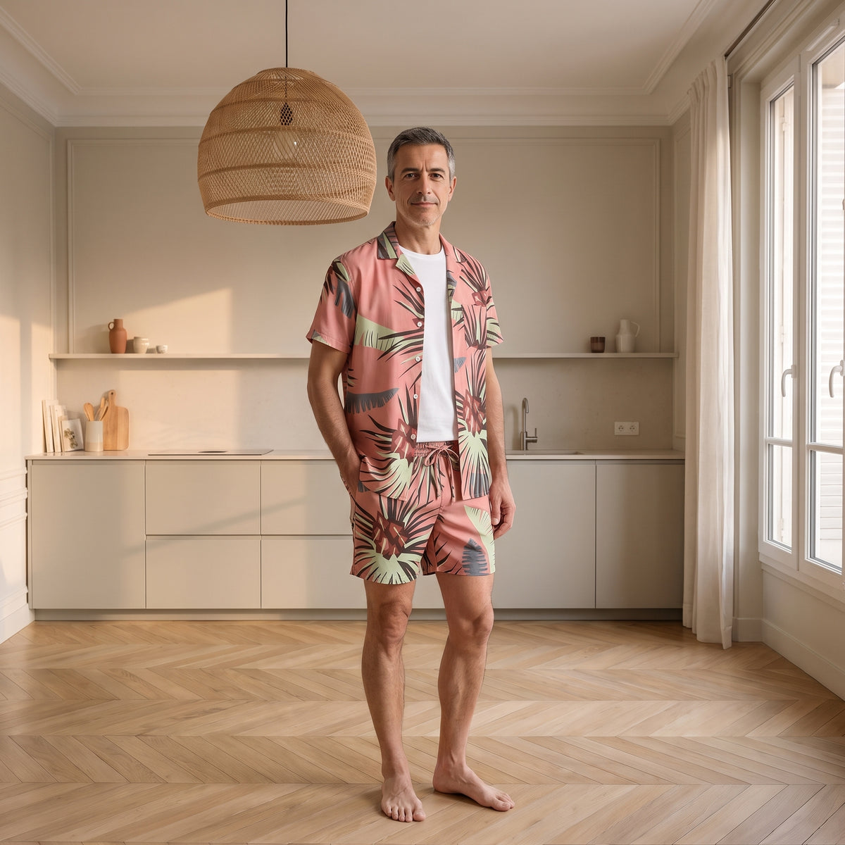 Ensemble chemise et short à feuillages porté en pied Image