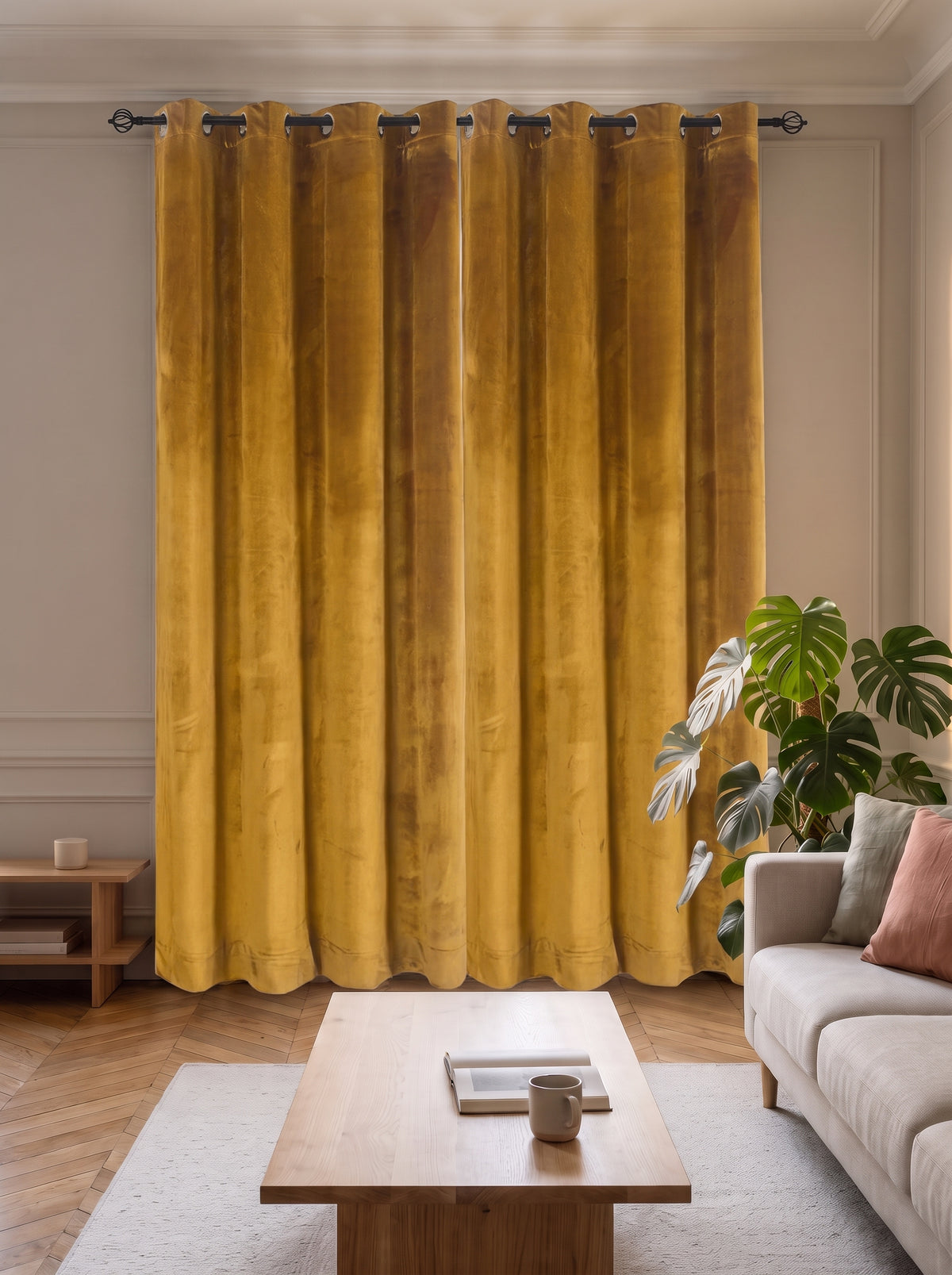 Rideau jaune fermé sur toute la fenêtre d’un salon, de la tringle jusqu’au sol Image