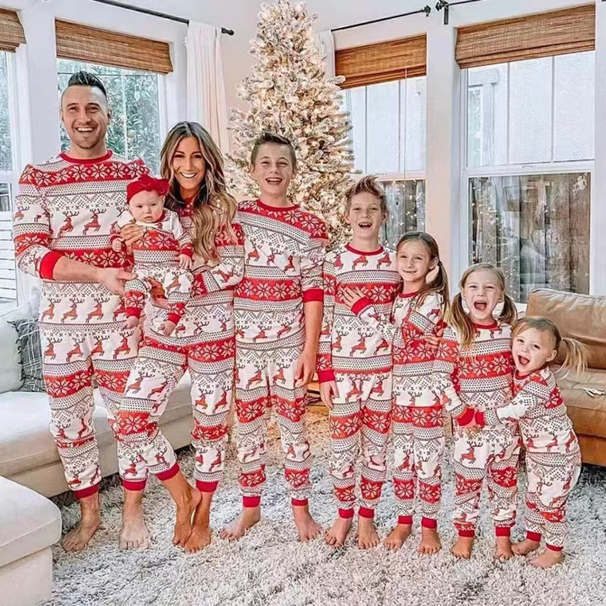 Pyjamas de Noël assortis du bébé aux parents Image