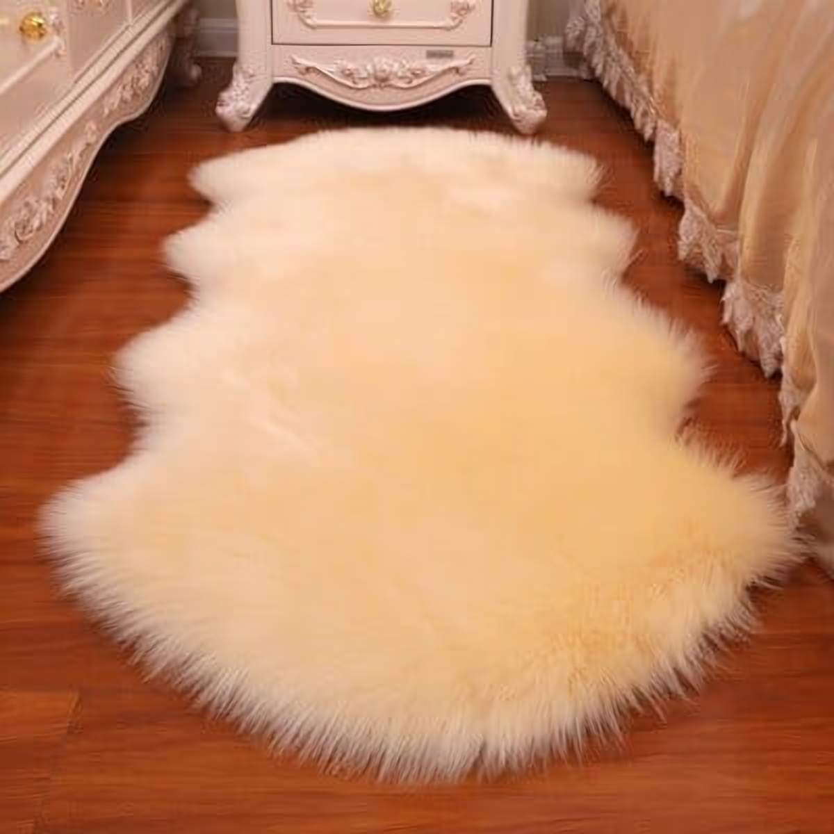Tapis long effet fourrure - silhouette lobée Image