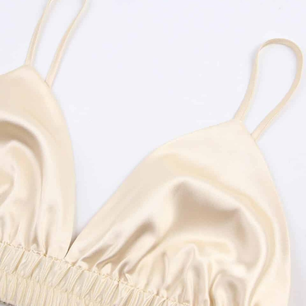 Large bande élastique froncée sous les bonnets triangle de la brassière en satin Image