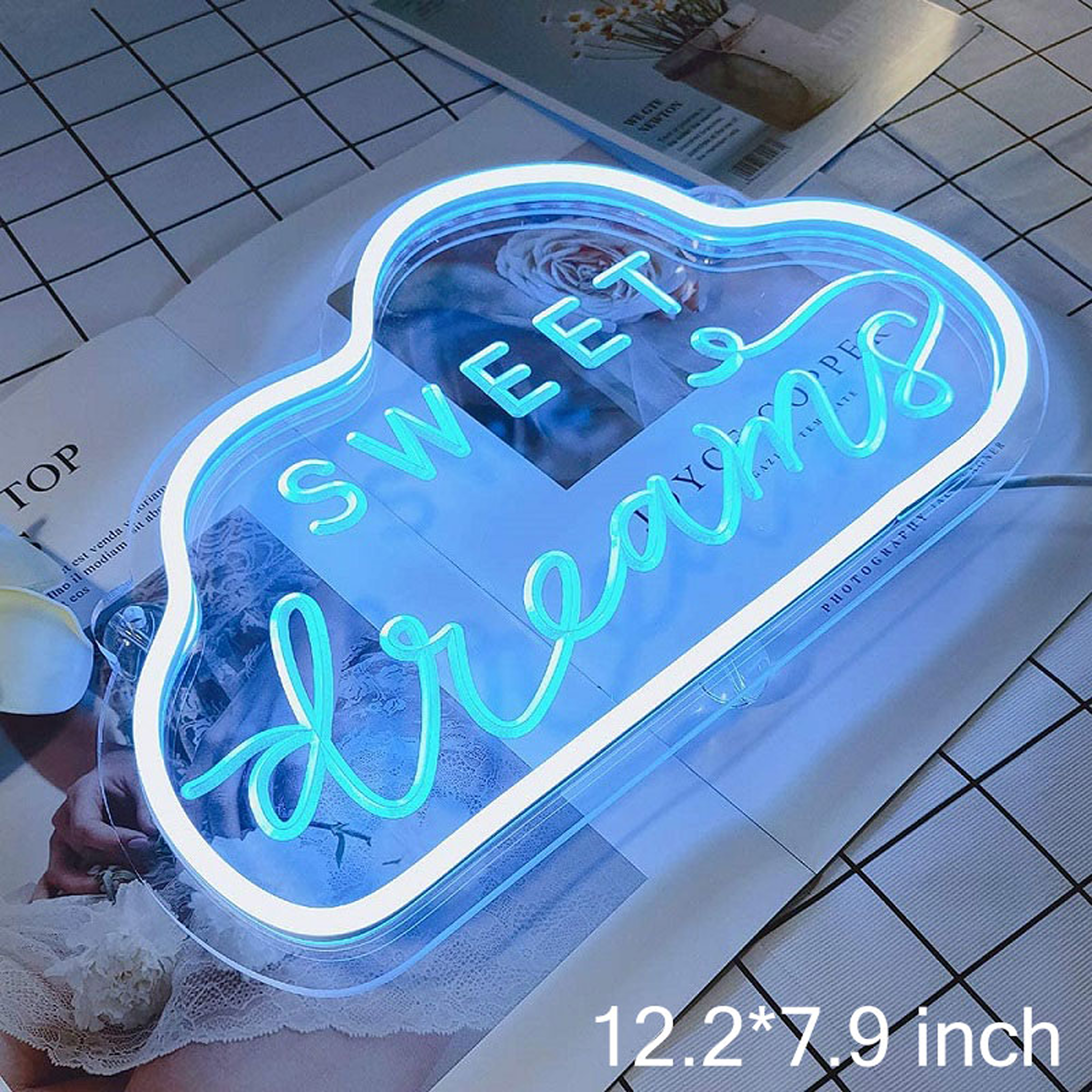 Enseigne lumineuse sweet dreams bleue avec ses dimensions Image